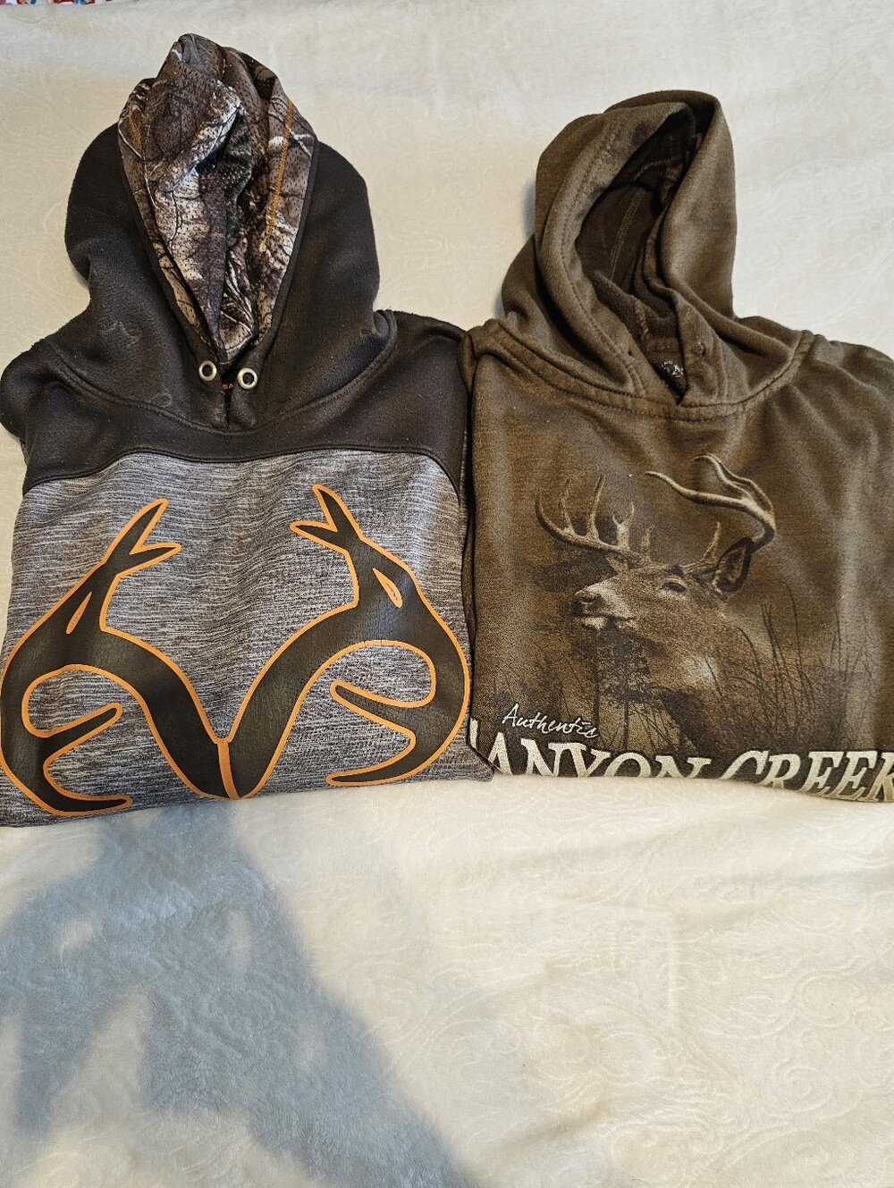 Lot 2 Mens Realtree Canyon Creek Hunting Hoodies Large XL Camo Deer Graphic
